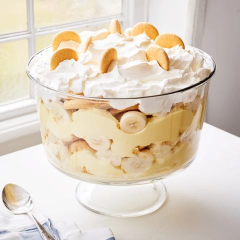 Chilled Banana Pudding layered with creamy vanilla custard, fresh banana slices, and crunchy vanilla wafers.