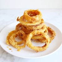 Crispy, golden onion rings coated in a light, flavorful batter and deep-fried to perfection—an irresistible appetizer or snack. 